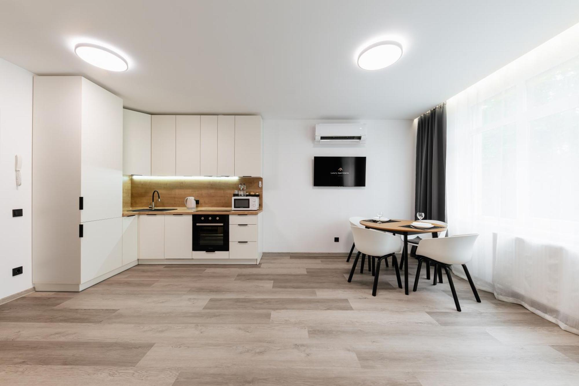 Luxury Apartment *