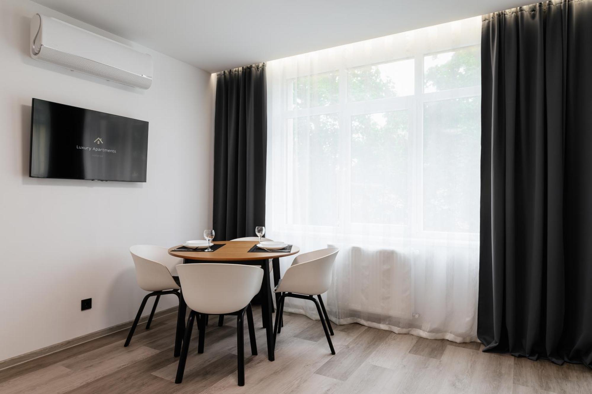 Luxury Apartment *