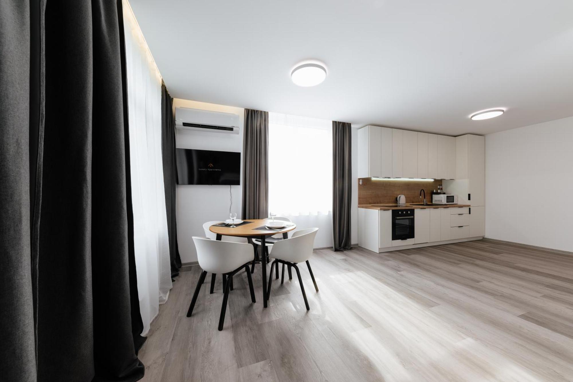 Luxury Apartment *