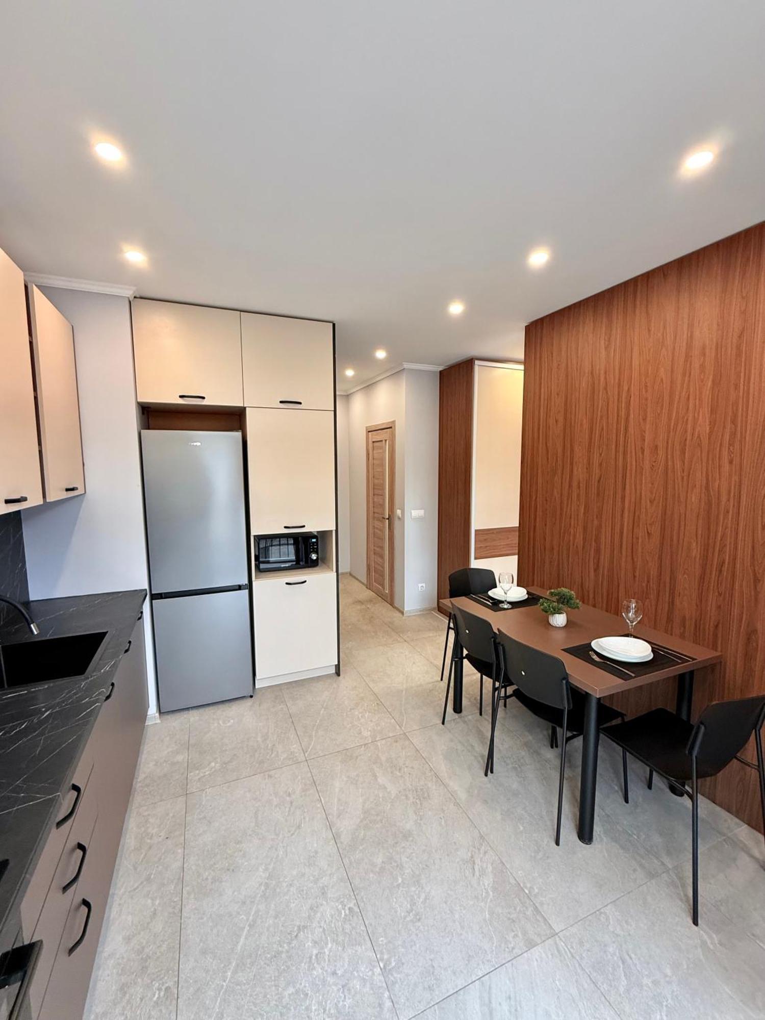 Luxury Apartment *